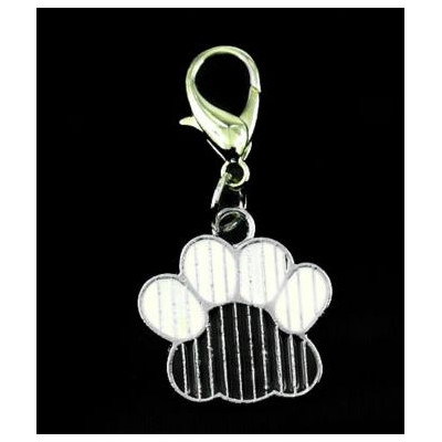 Bijou pendentif en forme de patte argenté pour chien